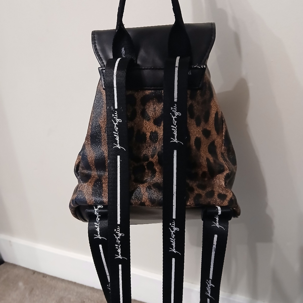 🤯 2/$15 Kendall & Kylie Los Angeles Cheetah Print Small Bucket Bag - Picture 8 of 11